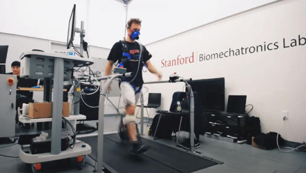 El primer exoesqueleto para caminar más rápido