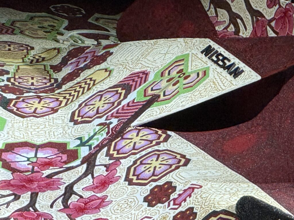 EVO con arte huichol